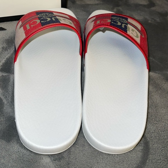 Brand new Gucci slides pristine condition size 39 comes with box n dust bag - Picture 3 of 4